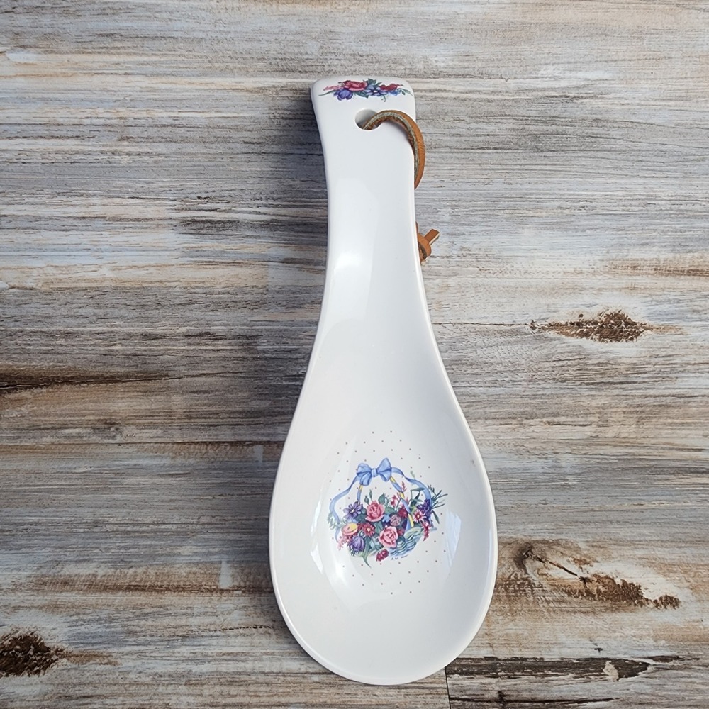 Vintage Mayfair Potpourri Press Floral Chelsea Wreath Spoon Rest 1989 White